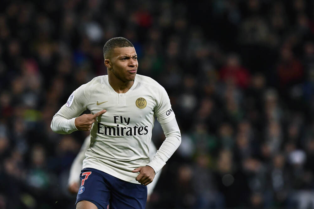 霹雳15为啥厉害？美方称阿联酋向华为提供技术，得意称拿到证据